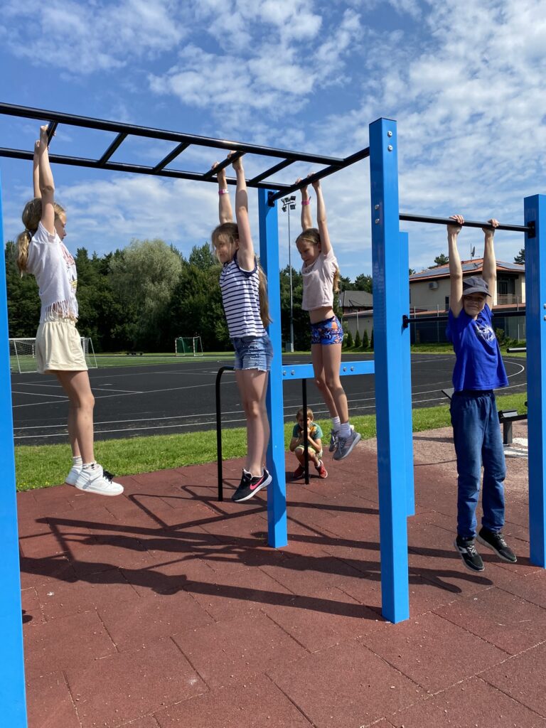 Päevalaager lapsed mängimas